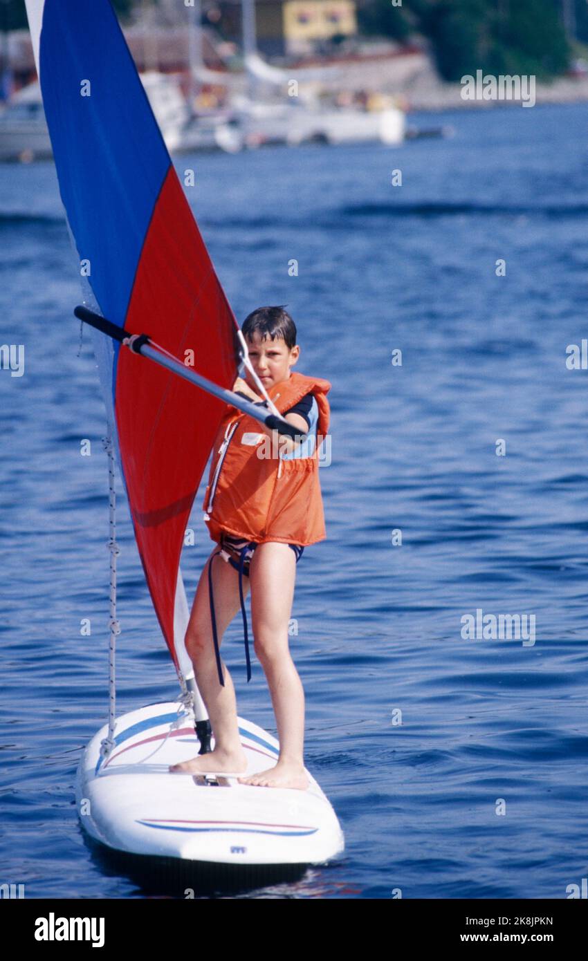 Hankø summer 1981. Prince Haakon Magnus tries on a sailing board. Photo: Erik Thorberg / NTB / NTB Stock Photo