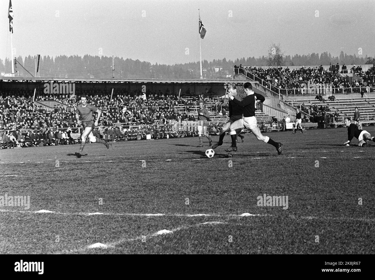 Oslo, 19651107. Skeid -frigg 2-1. Skeid- Frigg. Cup final in football. This is from the third match. There were only 7,000 spectators on the third match in the final this year. Photo: Henrik Laurvik Stock Photo
