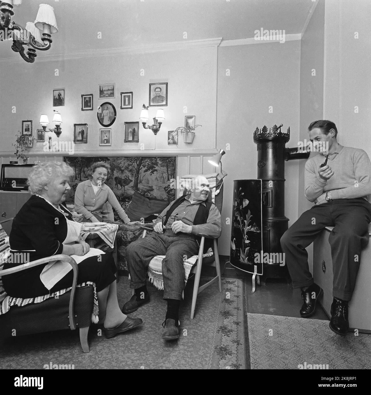 Oslo 1962 The poem, no. 13 by Rudolf Nilsen forms the framework for