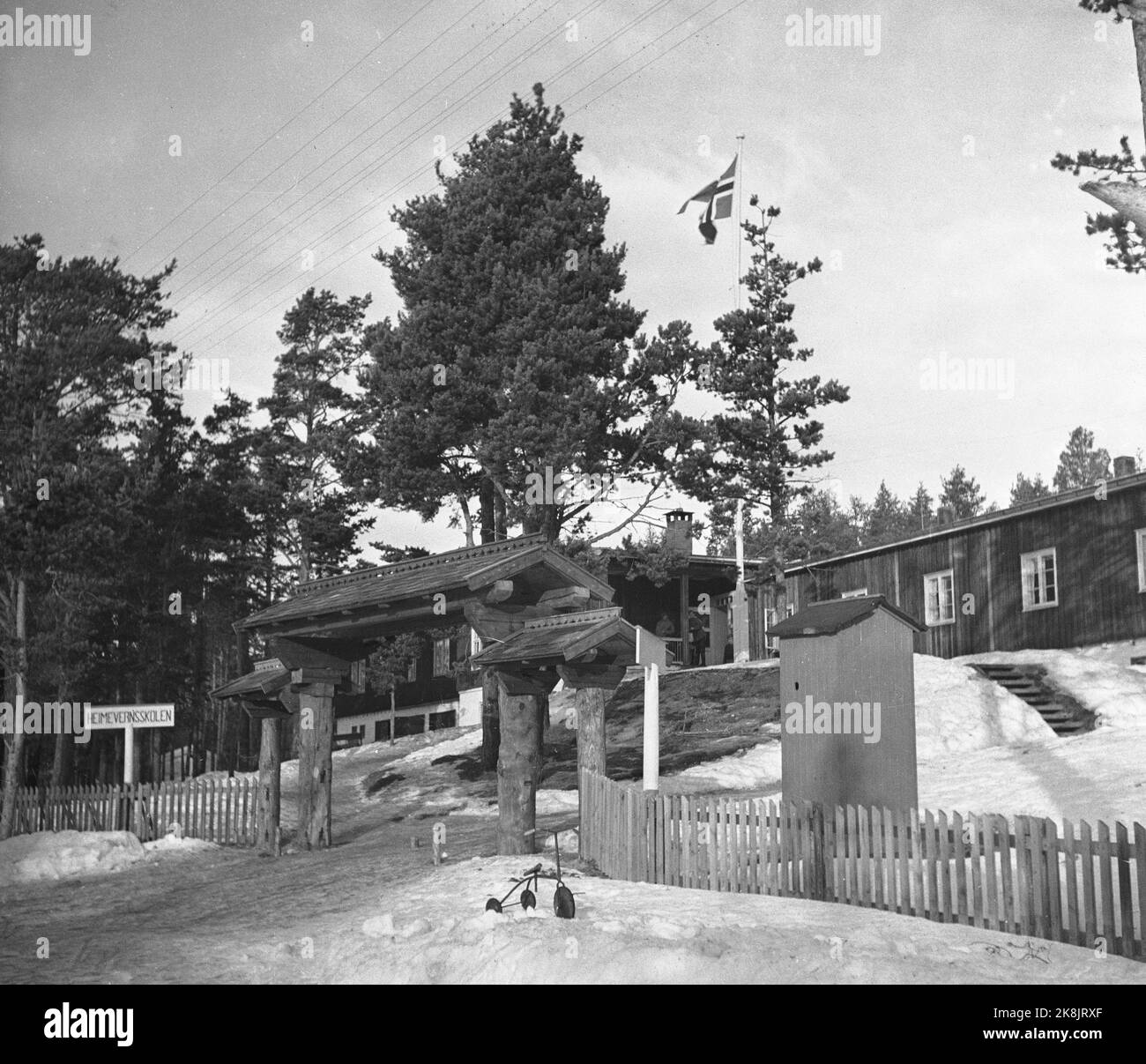 Dombås 1949 'Dovre is cleared for' enemies ' The Home Guard's Central School at Dombås has an exercise for the HV commander at Dovre. The maneuver was held in the areas where the German paratroopers were defeated in April 1940. The Home Guard has done a great deal of work to travel the central school. It has been in progress for 8 months, but turns out to be too small now. Photo; Sverre A. Børretzen / Current / NTB Stock Photo