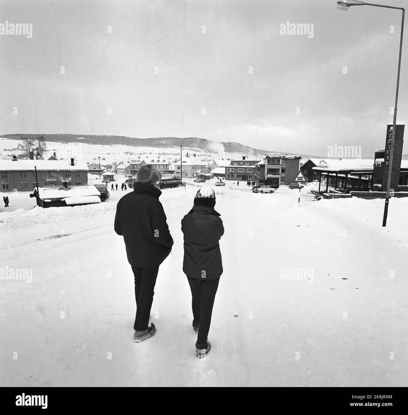 Tynset 11 February 1967, Report on Norway's coldest village, Tynset. Here a couple on a trip in the cold. Photo: Aage Storløkken / Current / NTB Stock Photo