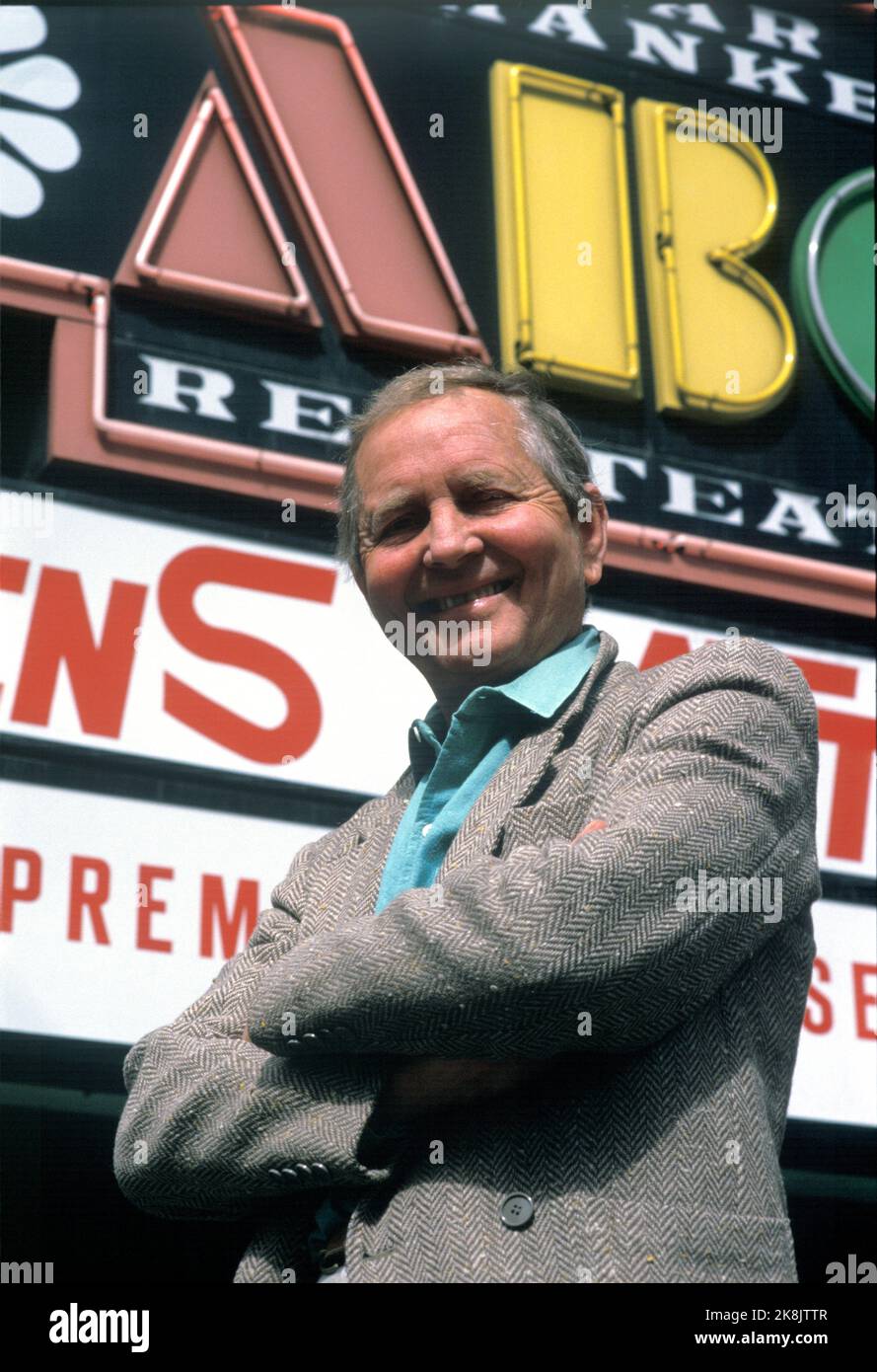 Oslo 1987-08: Revy writer Einar Schanke in front of the ABC theater ...