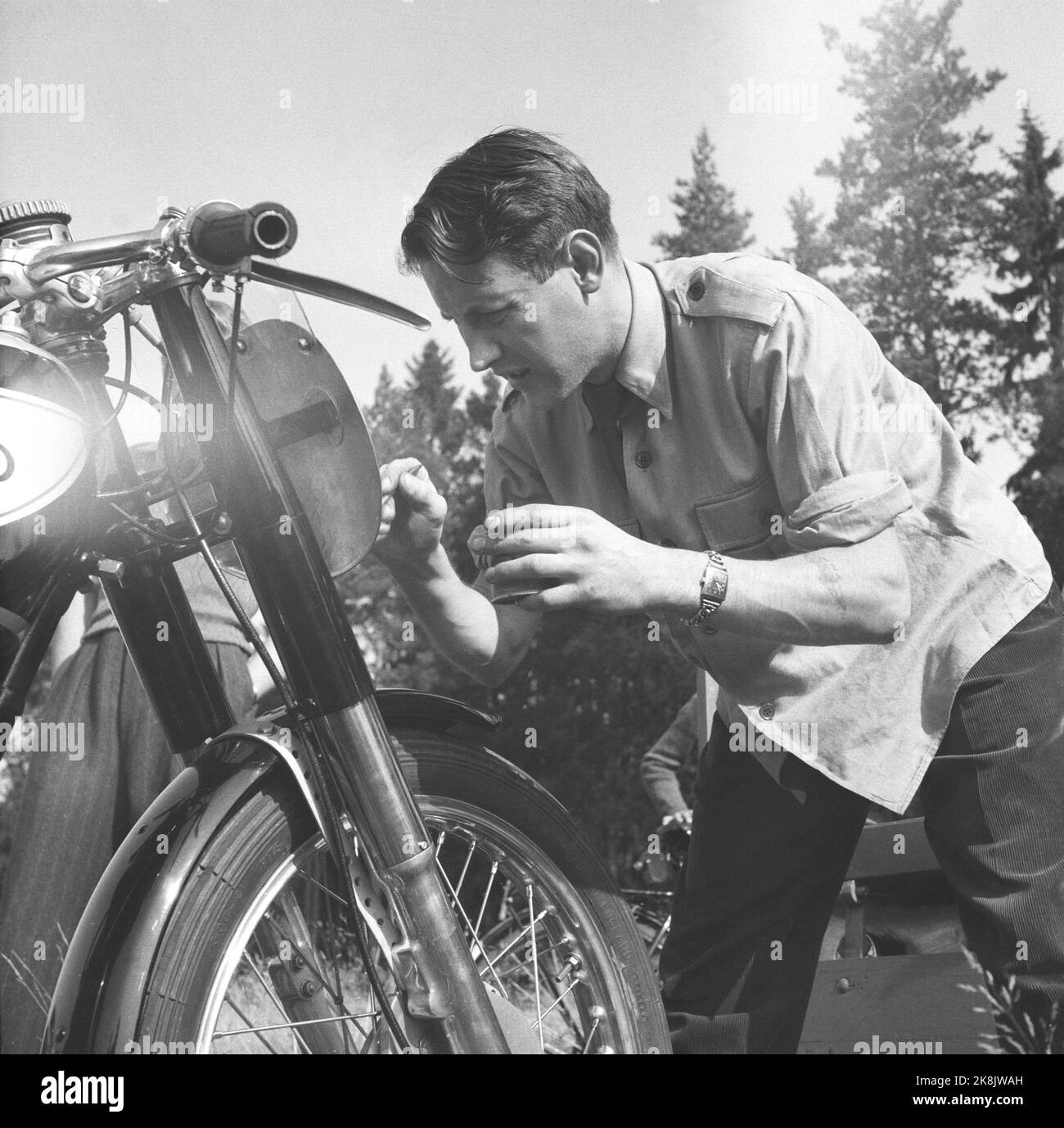 Gardemoen 1949: Basse Hveem (Leif Hveem) during the Gardemo racet. Photo: NTB / NTB Stock Photo