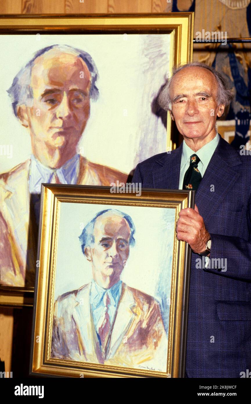 Oslo November 1980. The unveiling of painting in the government building of former Prime Minister Trygve Bratteli. Photo: Henrik Laurvik / NTB Stock Photo