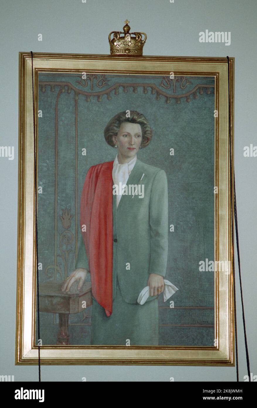 Oslo 19940930: Painting by Queen Sonja unveiled in the Oslo Military Society. The painting is made by visual artist Ida Lorentzen. Photo: Jon Eeg Stock Photo