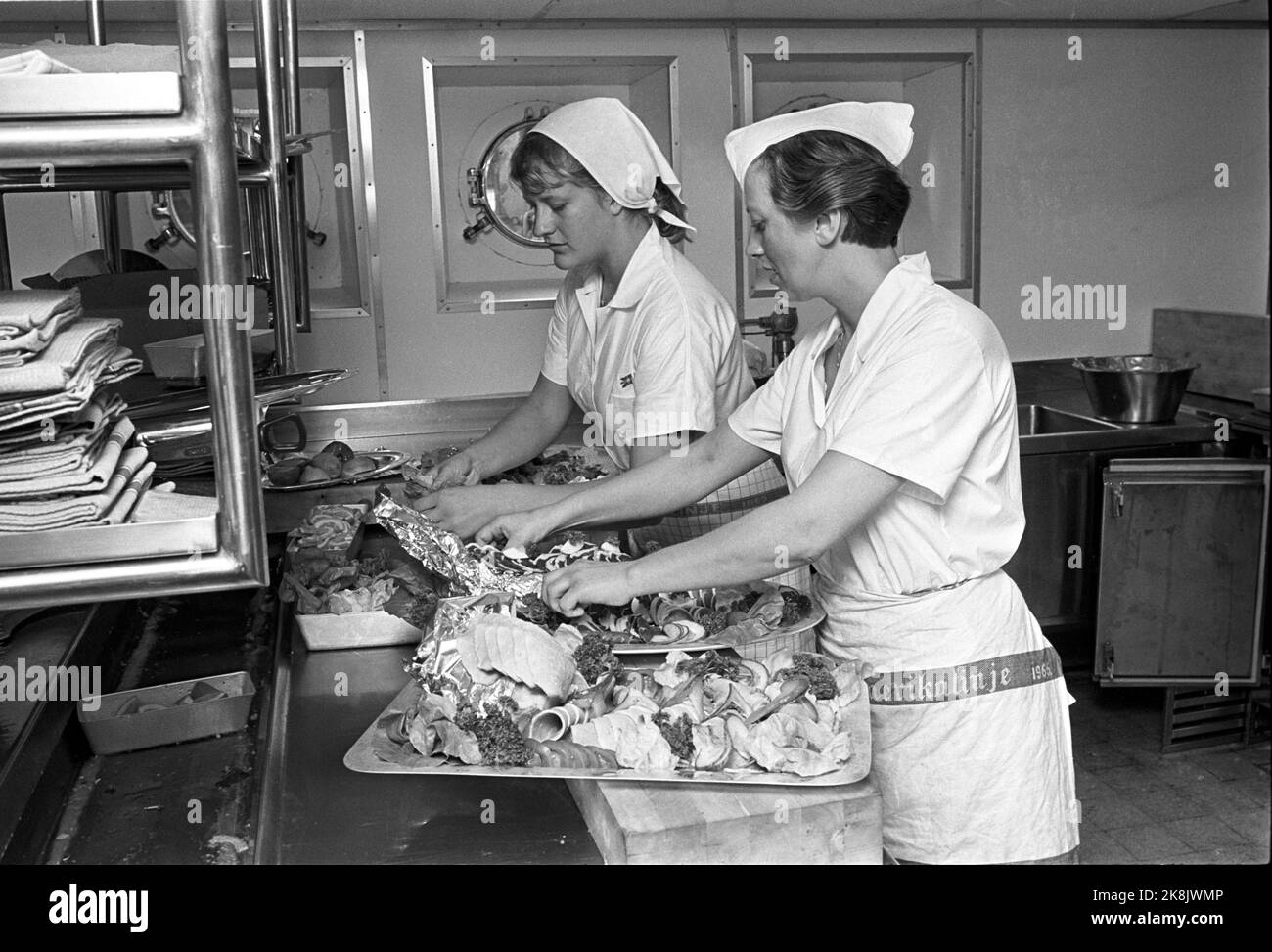 Female kitchen Black and White Stock Photos & Images Alamy