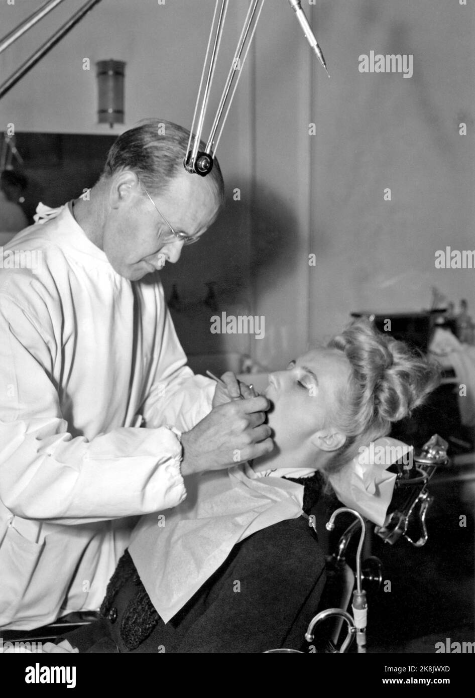 Female patient at the dentist - undated, about 1939?. Woman in the dental chair. Photo: NTB Stock Photo