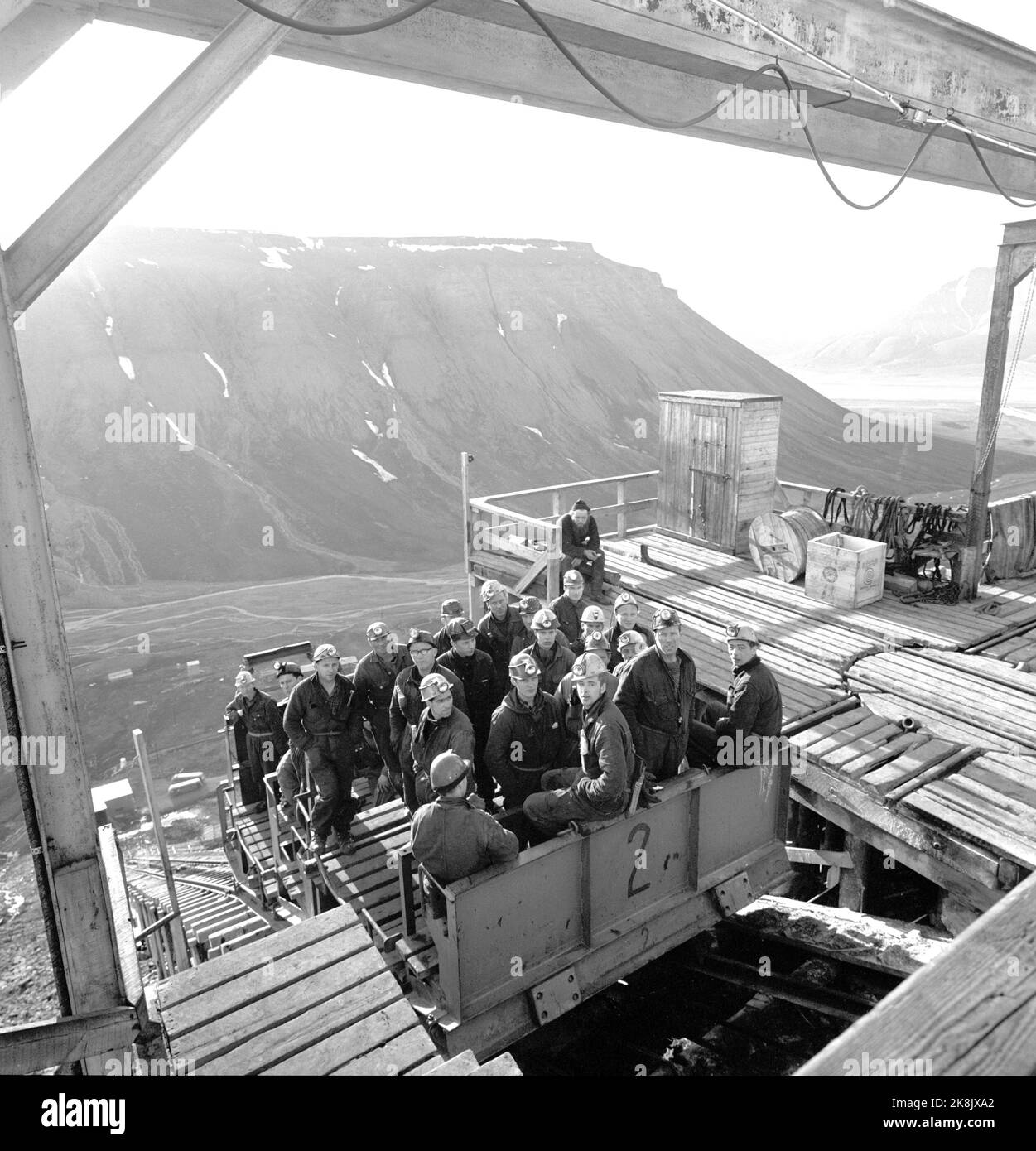 Blue Blaze mine. Consumers, mining town near Price, Utah. Miners coming  home. March 1936. Photograph by Dorothea Lange Stock Photo - Alamy