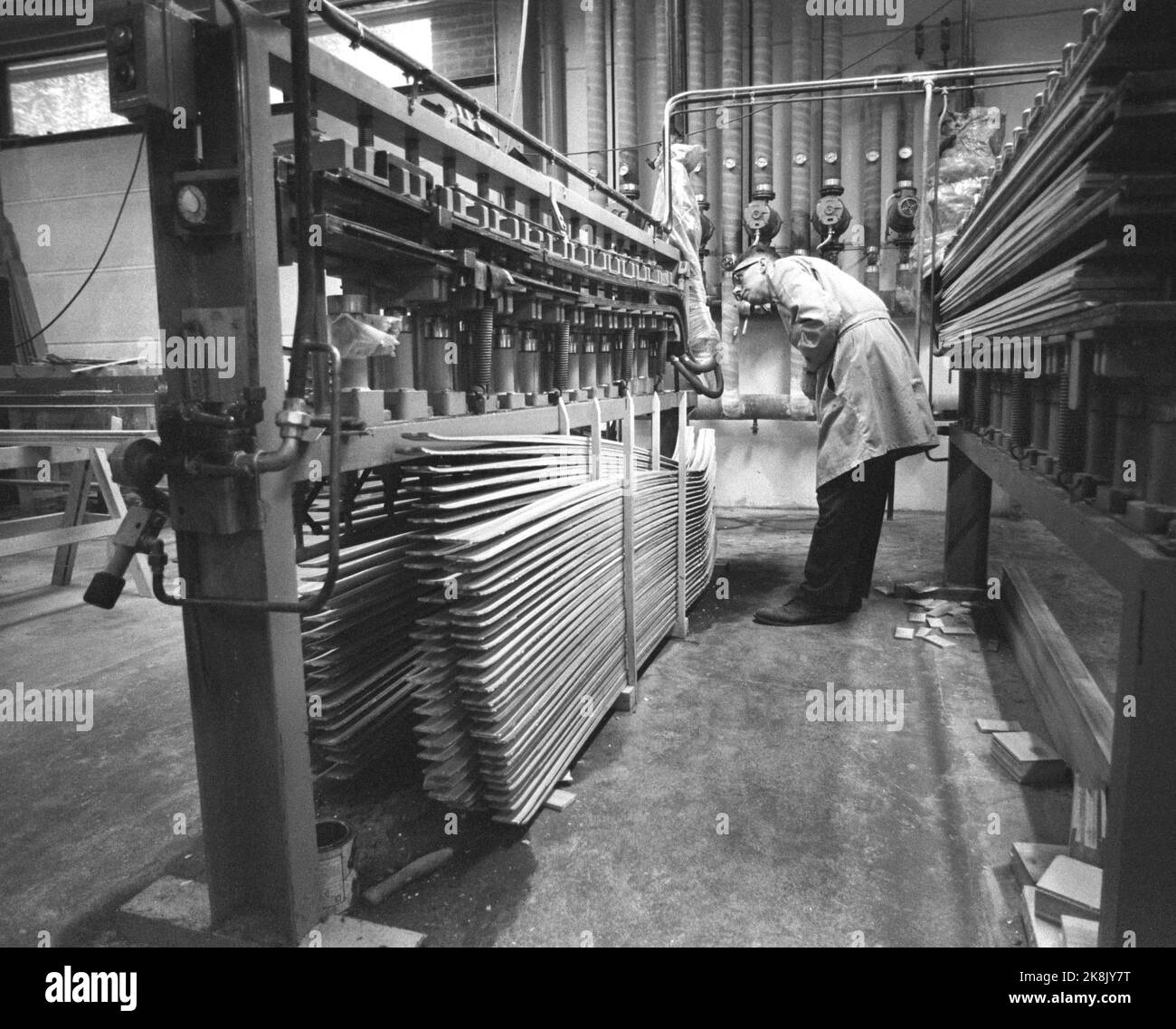 Ivar Aaserud Current Ntb Industry Skis Poles Workers Working Men Hi res ivar-aaserud-current-ntb-industry-skis-poles-workers-working-men-hi-res