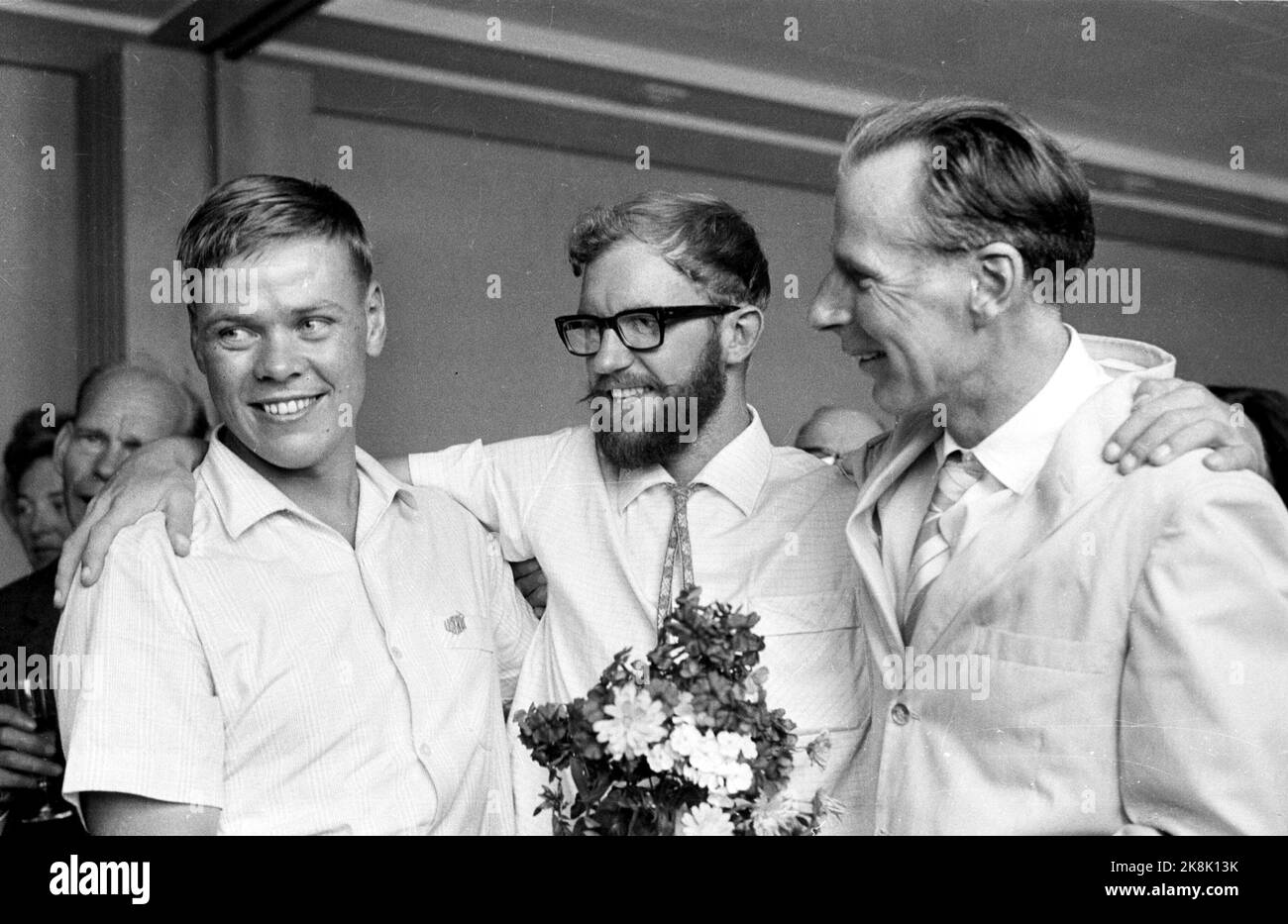Oslo 19640816: Tirich Mir Expedition back home. Arrival Fornebu Airport. Professor Arne Næs, civil engineer Ralph Høibakk, civil engineer Anders Opdahl, doctor Kjell Friis Baastad and engineer Per Vigerust participated in the expedition. Professor Næs T.H. on the image. (missing names of the two other) neg 21891 NTB photo: Erik Thorberg Stock Photo