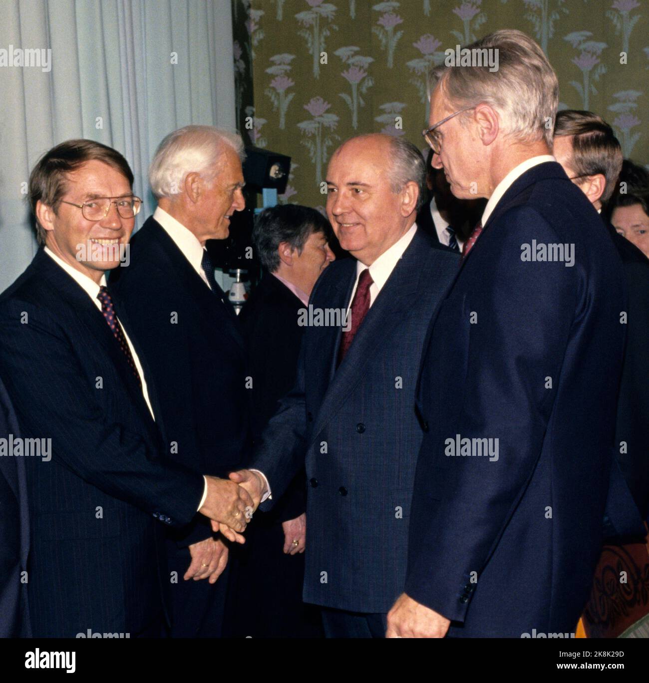 Oslo June 1991. The Nobel Peace Prize was awarded in 1990 President Mikhail Gorbachev, but was prevented from receiving it. Here, Gorbachev greets Gunnar Stålsett. Francis Sejerstad (t.h.) of the Nobel Committee. Photo: Tor Richardsen / Scanfoto / NTB Stock Photo