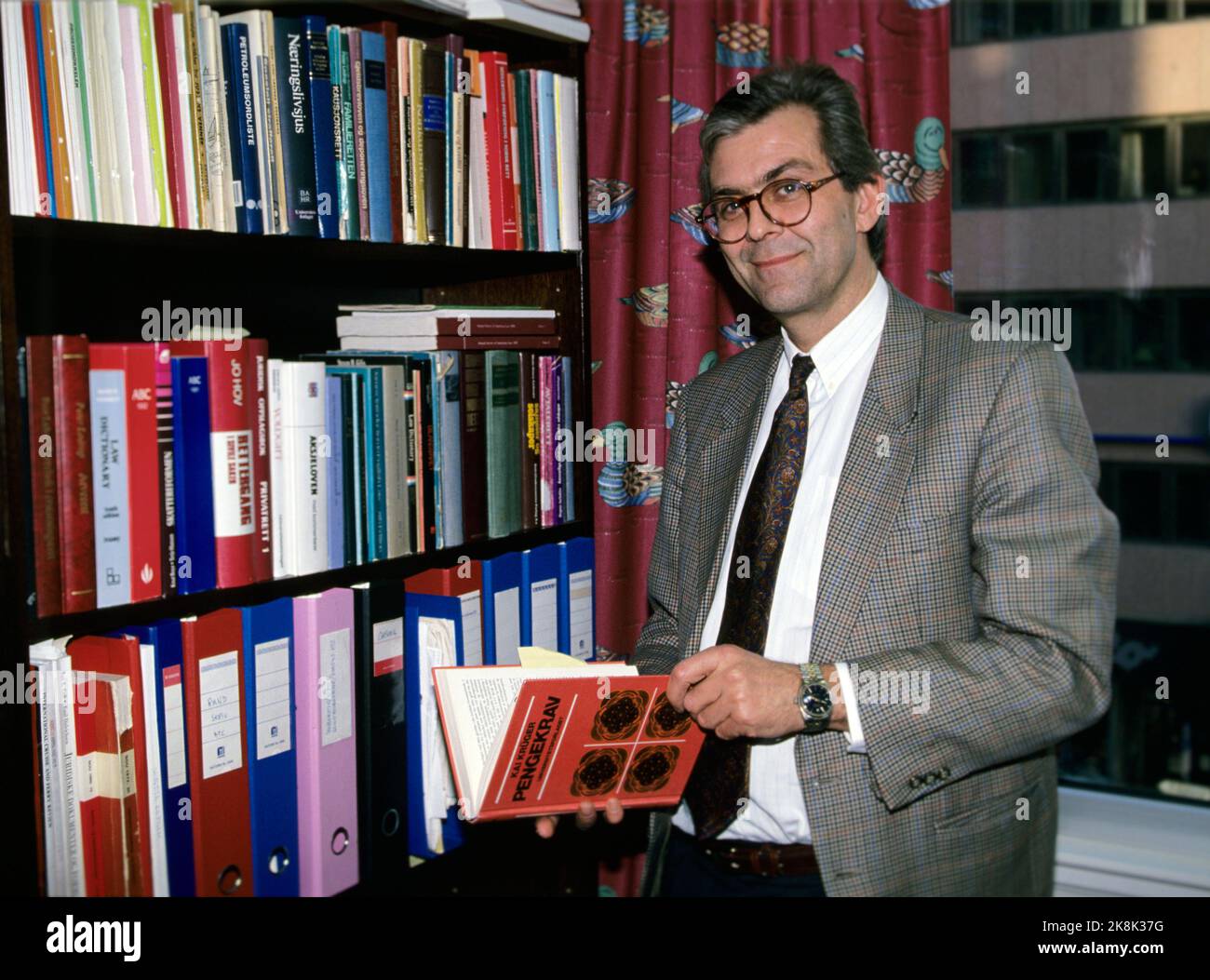 Ntb alone books hi-res stock photography and images - Alamy