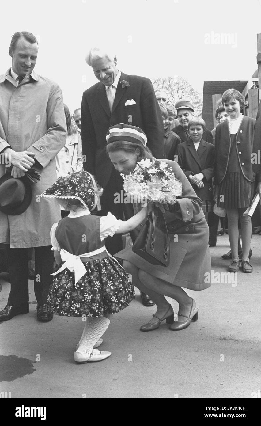 Oslo 19680515. The newly conscripted Crown Prince Harald and Sonja Haraldsen visit during the opening of the form and the Flora exhibition. Here Sonja Haraldsen gets flowers from a little girl. Photo: Henrik Laurvik / NTB Stock Photo