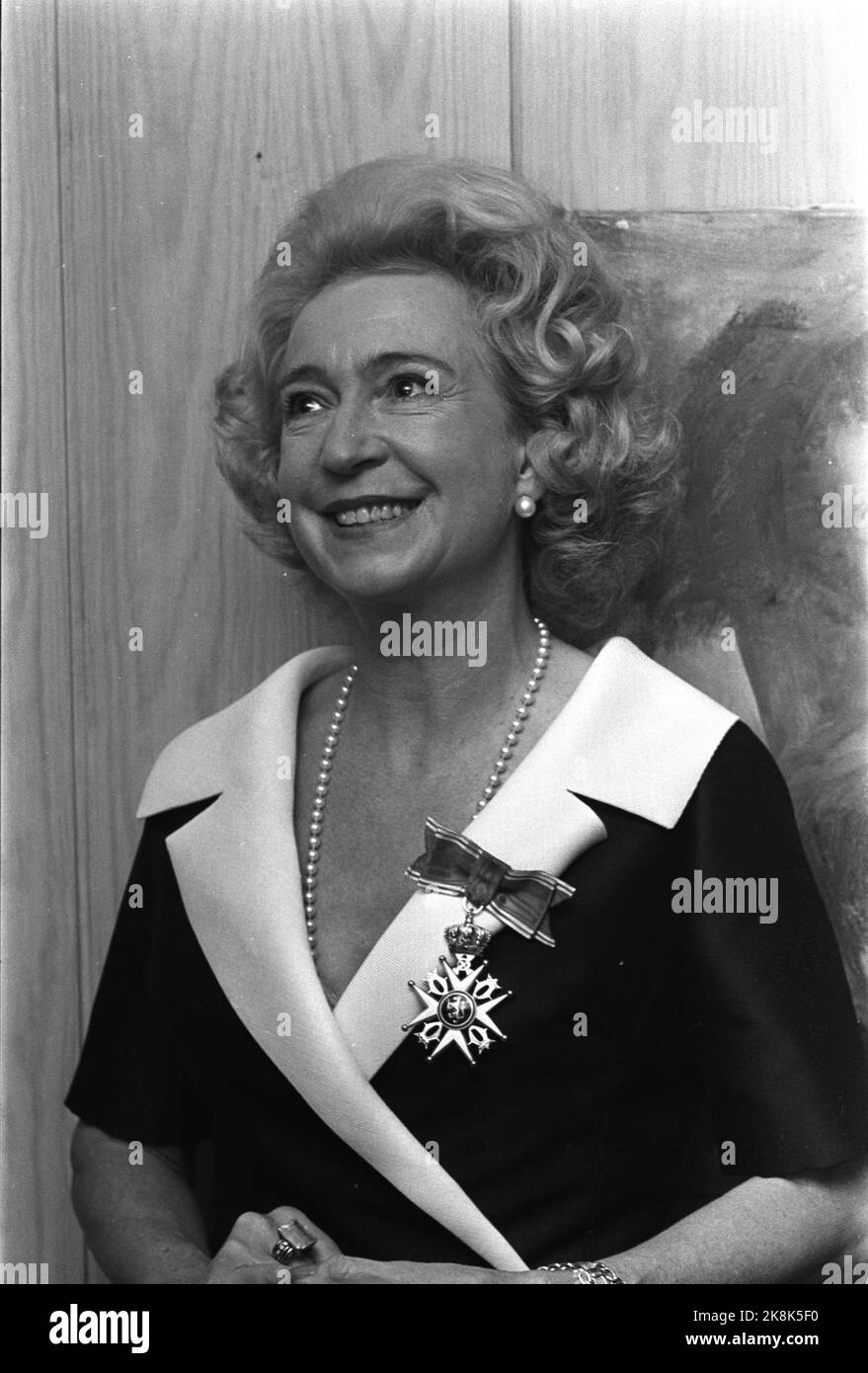 Oslo 19720619 Wenche Foss gets the Order of St. Olav. Smiling portrait with the order. Photo: NTB / NTB Stock Photo