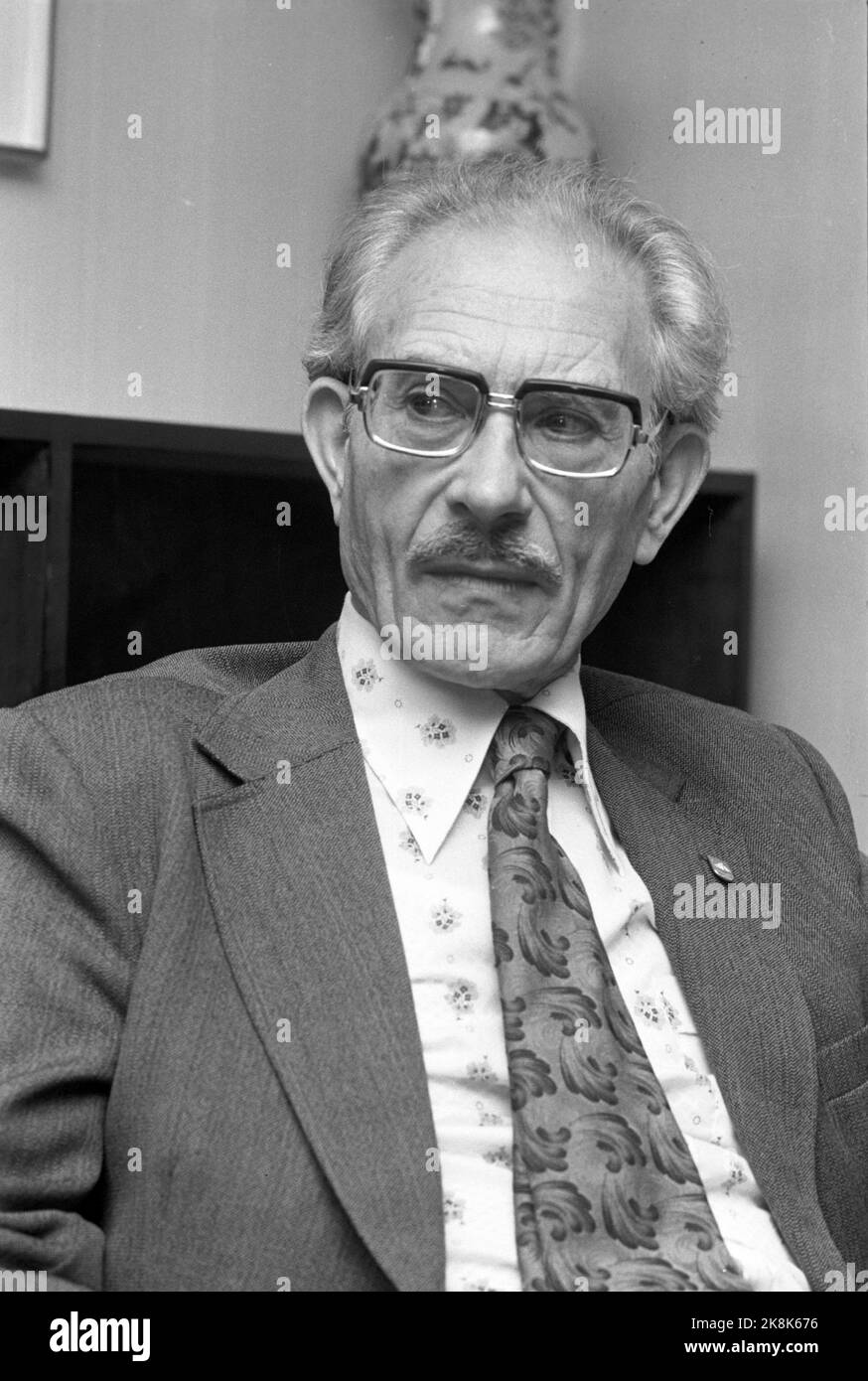 Oslo 19751001 author Alfred Hauge turns 60, and a book about him, called Alfred Hauge's landscape was published on the occasion. Here from the press conference on the occasion of the birthday. Photo: Arild Hordnes / NTB Stock Photo