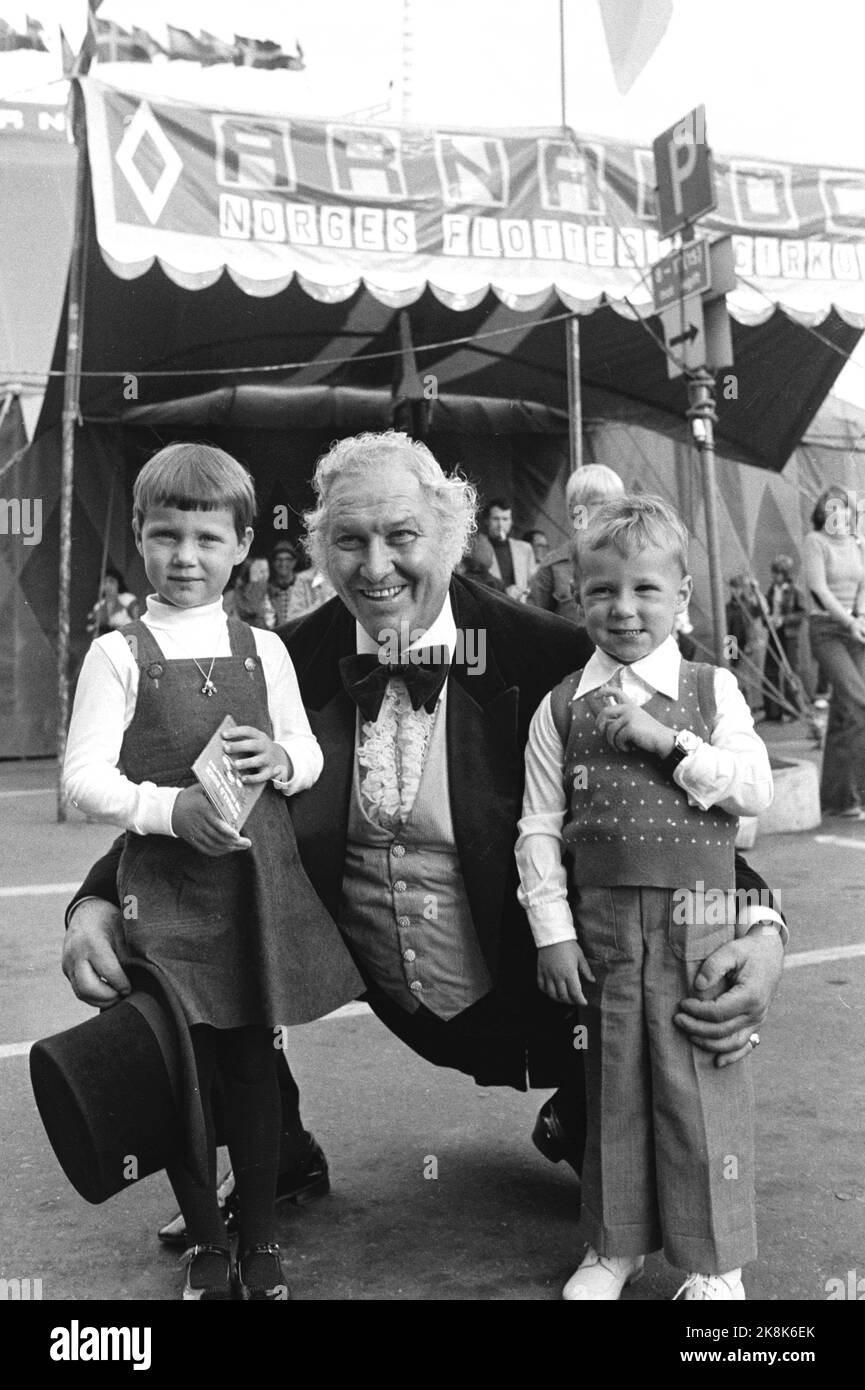 Oslo 19760904. Princess Märtha Louise and Prince Haakon Magnus at Circus Arnardo. Here we see them with circus director Arnardo. /circus/ Photo: Erik Thorberg / NTB / NTB Stock Photo