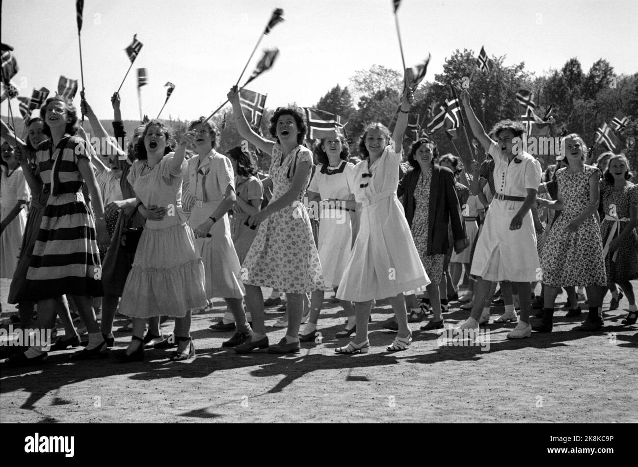 Oslo 19480517 May 17 Celebration in Oslo in glorious sun. Here young girls in nice summer dresses cheering and fans with flags. Photo: NTB / NTB Stock Photo