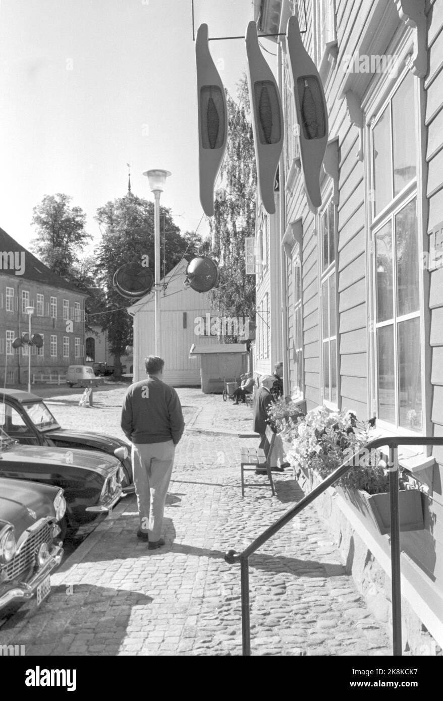Fredrikstad 19670909 'The Old Town lives' The only preserved fortress town of the Nordic region - built in the Umbrella, now a large, peaceful idyll - is located in Fredrikstad. -It is this year (1967) 400 years since King Fredrik II gave Fredrikstad city privileges. The Old Town In Fredrikstad, there is a game of Living Museum, which tells about the development of the city's dramatic history. The weave of Plus in the building t.v. The wedding is laid by slaves. To h. We see the infantry aspect. Photo; Sverre A. Børretzen / Current / NTB Photo not image treated! Stock Photo