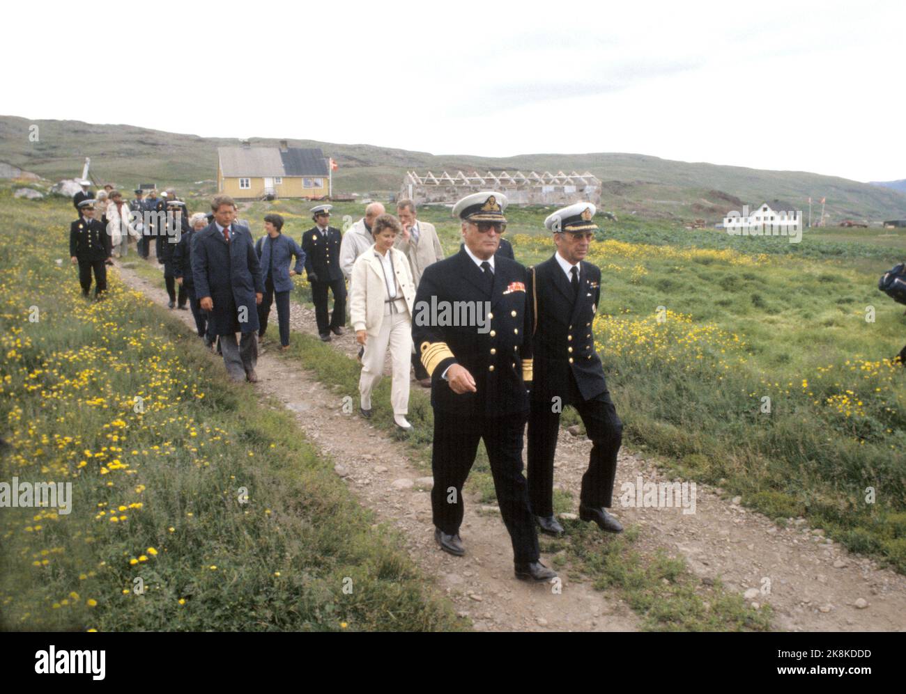 Greenland, Brattalid August 1982. King Olav and Crown Princess Sonja visit Greenland with Queen Margrethe, Prince Henrik, the children Crown Prince Frederik, Prince Joachim of Denmark and President Vigdis Finnbogadottir. Here under a tour of Brattalid. Front (t.v.) King Olav (behind) Crown Princess Sonja. Photo: Paul Owesen NTB / NTB Stock Photo