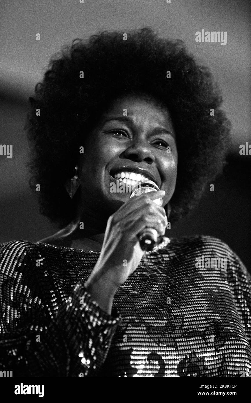 Mysen 19860823. Randy Crawford on stage at the Mom Market. Photo Inge Gjellesvik / NTB / NTB Stock Photo