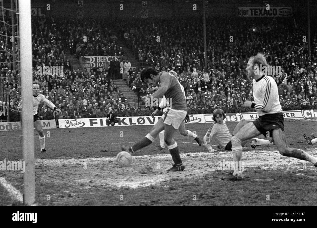 Oslo 19761024 Football, NM, cup final Fire Sogndal 2-1, Ullevaal Stadium. Steinar Aase scores the first goal of Brann. Sogndal keeper Leon Hovland is on the ground, while Gunnar S. Håre from Sogndal tries to prevent Brann's goal. Photo / NTB / NTB Stock Photo