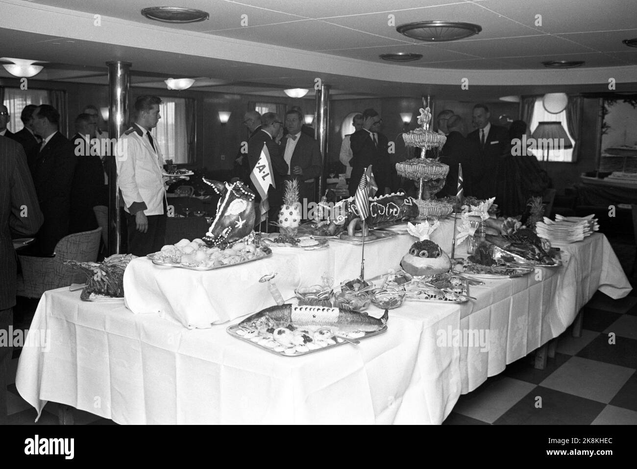 Oslo 19631221 'Full Stop for the Sea Grand Old Lady'. The American boat 'Stavangerfjord' on its last journey from New York - Kristiansand - Copenhagen - Oslo. The boat will later be sailed to Hong Kong for scrapping. Passengers supply themselves at dinner Photo: Ivar Aaserud / Current / NTB Stock Photo