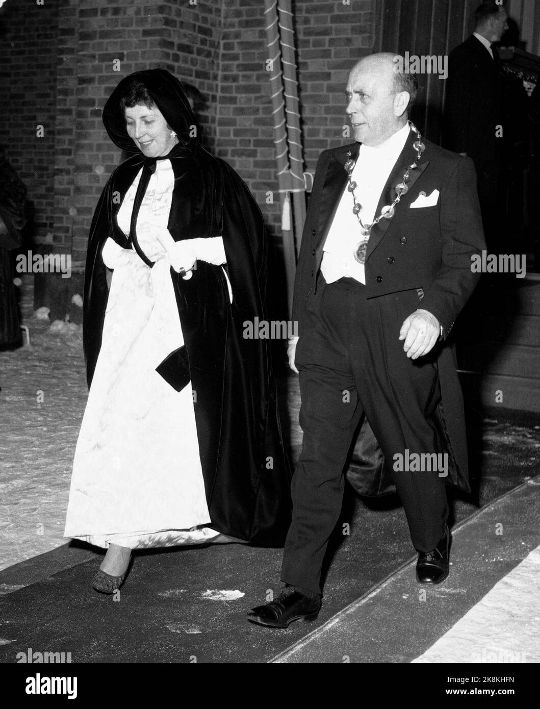 Ntb Ntb Mayors Company Attire Full Figure Families Wedding Hi res Stock