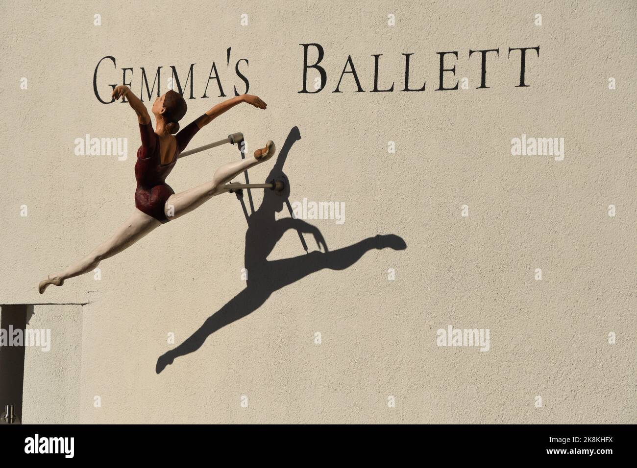 Gemma's Ballett Figure of a floating ballet dancer reflecting on a