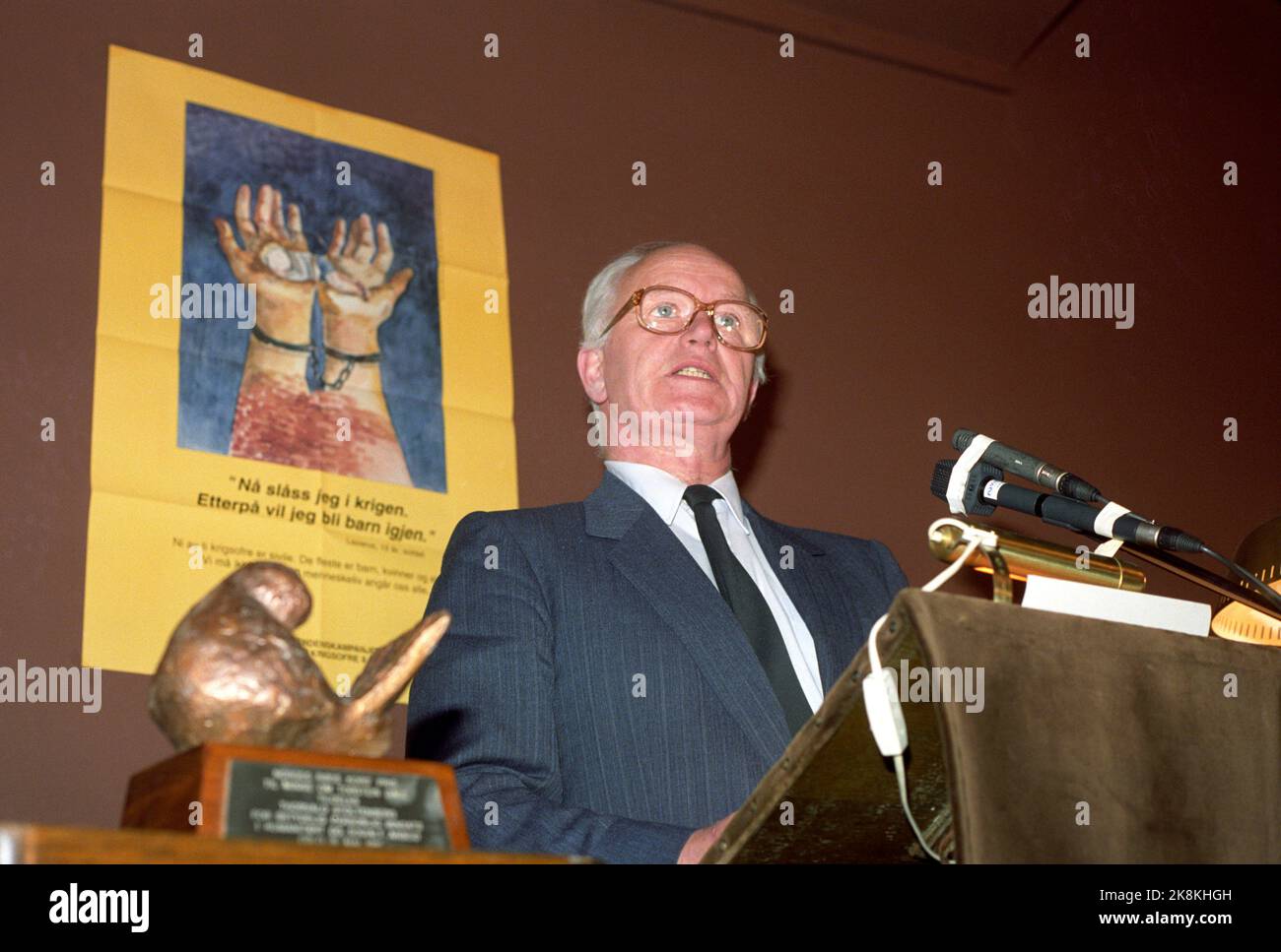 Oslo 19910509. Foreign Minister Thorvald Stoltenberg (Ap) was awarded Torstein Dale's Memorial Prize. Photo: Eystein Hanssen NTB Stock Photo