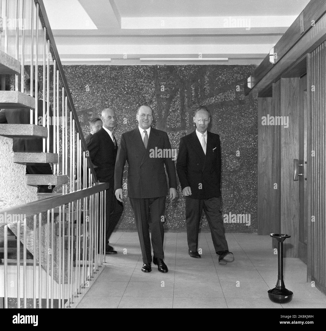 Oslo 19590417. H.M. King Olav V visits the new government building, more specifically the 14th, 15th and 16th floors, ie the Ministry of Justice's offices, the Prime Minister's Office and the representation premises on the 16th floor. Then the government gave a lunch for the king. Here the king strolls down the staircase, together with Prime Minister Einar Gerhardsen (t.v.) and Justice Minister Jens Haugland T.H. Photo: Jan Stage/NTB Stock Photo