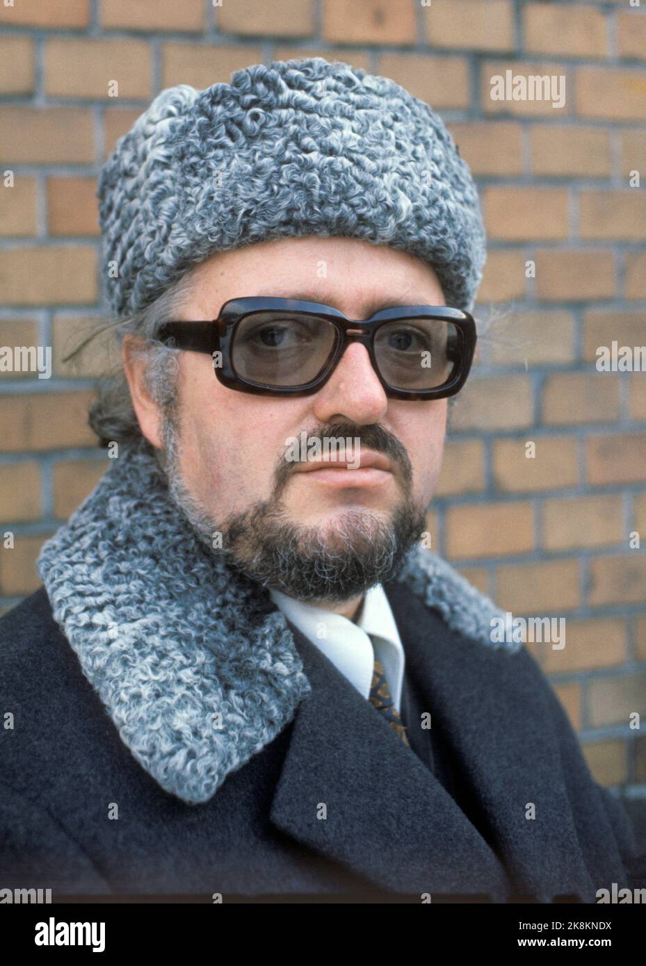 Oslo February 1976. NRK veteran and foreign correspondent in Berlin Jahn Otto Johansen. Here with fur hat. Photo: Oddvar Walle Jensen NTB / NTB Stock Photo