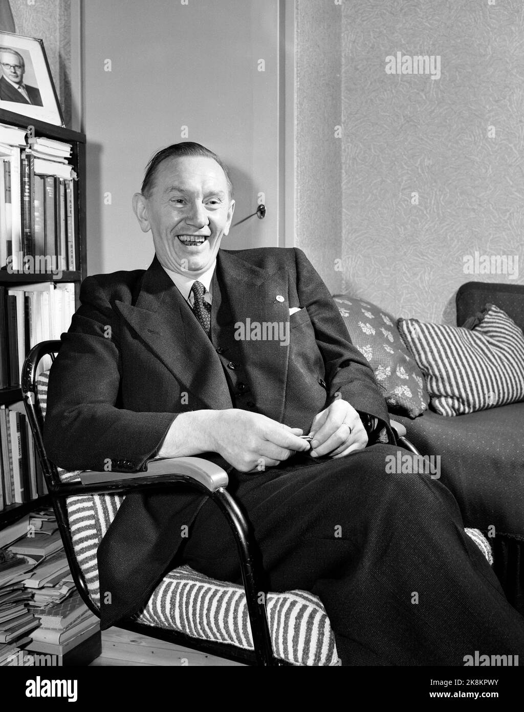 Oslo November 1951 at the home of the newly appointed Prime Minister Oscar Torp (1893-1958). Torp was prime minister from 19/11-1951 to 22/1-1955. Smiling Interview situation. Photo: Sverre A. Børretzen / Current / NTB Stock Photo