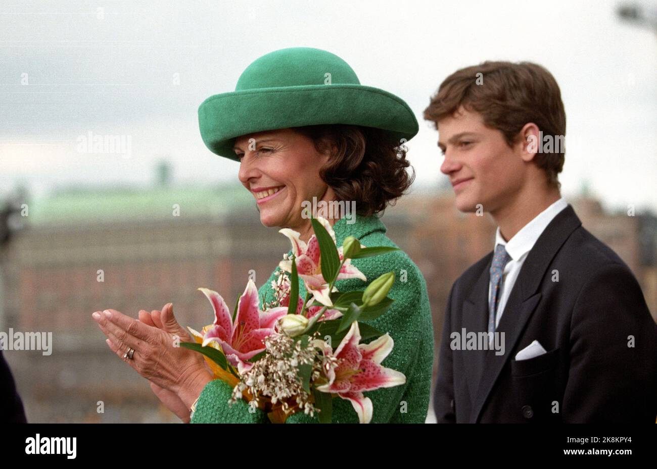 Stockholm 199604: King Carl XVI Gustaf 50 years - several days of annual party for Sweden's king. Picture: The actual birthday on April 30. Queen Silvia and Prince Carl Philip photographed at the castle. 2000 singers paid tribute to the king. Photo: Bjørn Sigurdsøn / NTB / NTB Stock Photo