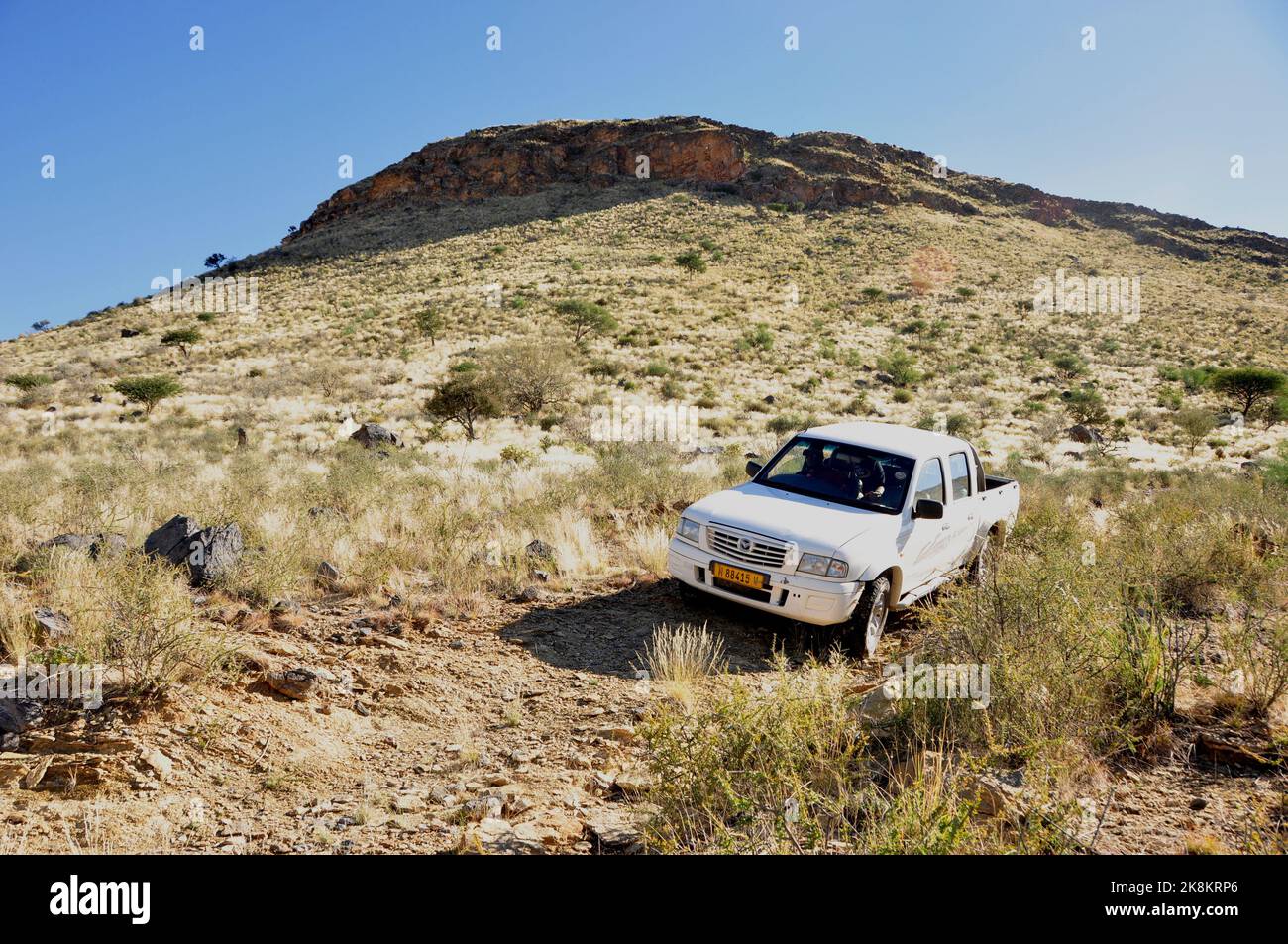 Abenteuerliche Offroad-Fahrt durchs felsige Gelände in der Rergion Retoog im Hardap. Adventure Offroad-trip through the desert in the region of Retdoo Stock Photo