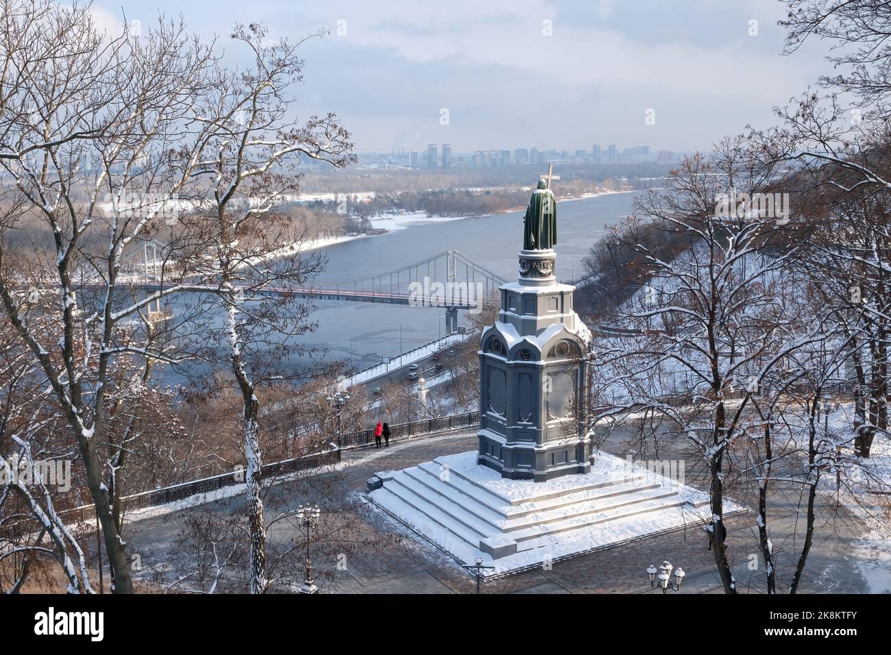 Statue of Vladimir the Great over cityscape, Kiev Stock Photo Alamy