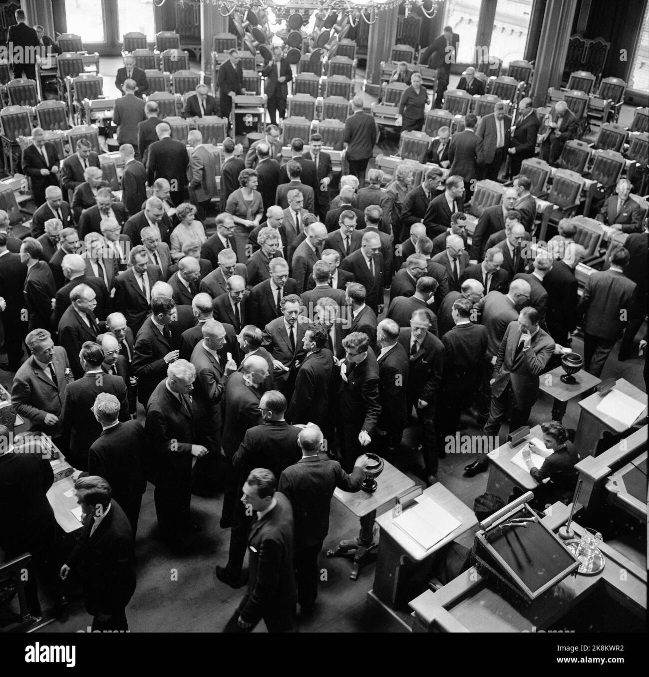 Oslo 19651008 The Storting constitutes itself after the parliamentary elections, and chooses a new parliamentary president. Overview picture from the Storting Hall with politicians. Photo: NTB / NTB Stock Photo