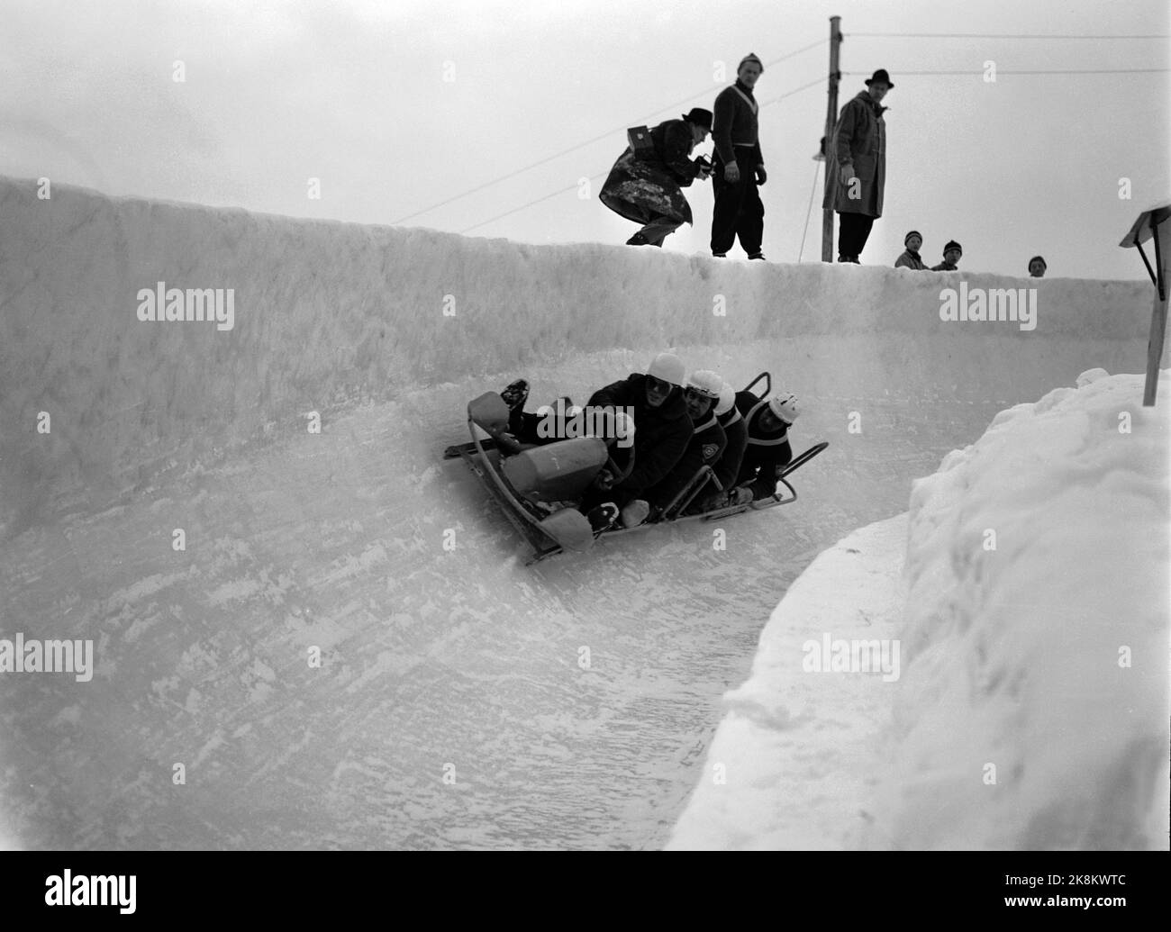 Oslo, Frognerseteren January 1951. The Bobsleigh course, which will be built for the Olympic Winter Games next winter, is ready for test driving. Hre a four-bob in action during the test race. Photo: Skotaam and Kjus / Current / NTB Stock Photo