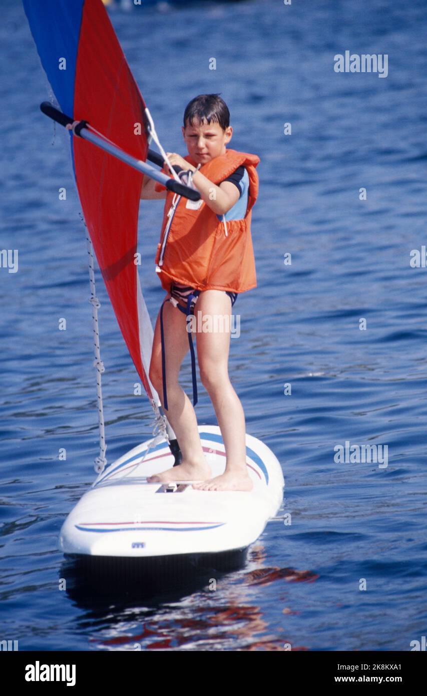Hankø summer 1981. Prince Haakon Magnus tries on a sailing board. Life jacket. Photo: Erik Thorberg / NTB / NTB Stock Photo