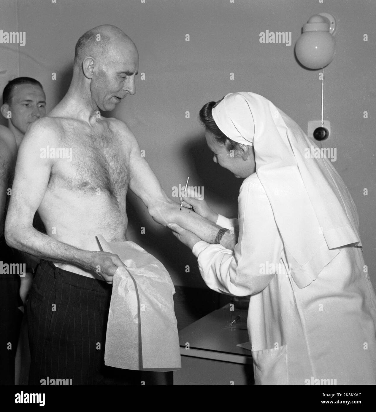 Oslo 19490504 Comprehensive screen photography and sampling across the country, to detect and prevent tuberculosis. Here, Pirquet samples are taken by parliamentary representative W.A. Ingebrigtsen. Photo: NTB / NTB Stock Photo