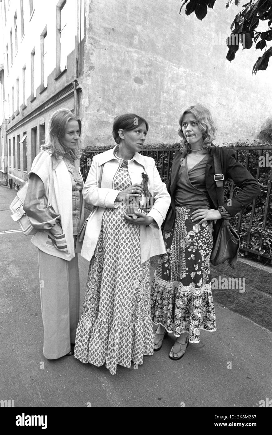 Oslo 19740810. Film recording of the film Wives by film director Anja Breien. The film is about three married women who leave husband and children for three days and go on rangel. The theme is women's liberation. In the picture (f.) Anne-Marie Ottersen, Katja Medbøe and Frøydis Armand. Photo: Aage Storløkken Current / NTB Stock Photo
