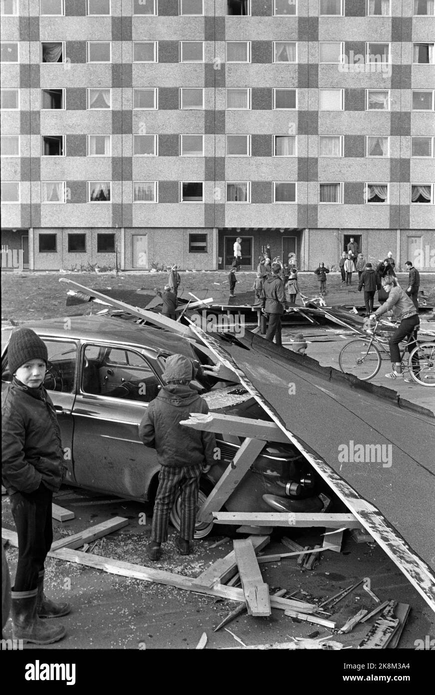 Oslo, 19691102. Storm in the Oslo area led to major damage. Here From Ammerud where parts of the blocks have fallen on 16 cars that are damaged. Photo: NTB / NTB Stock Photo