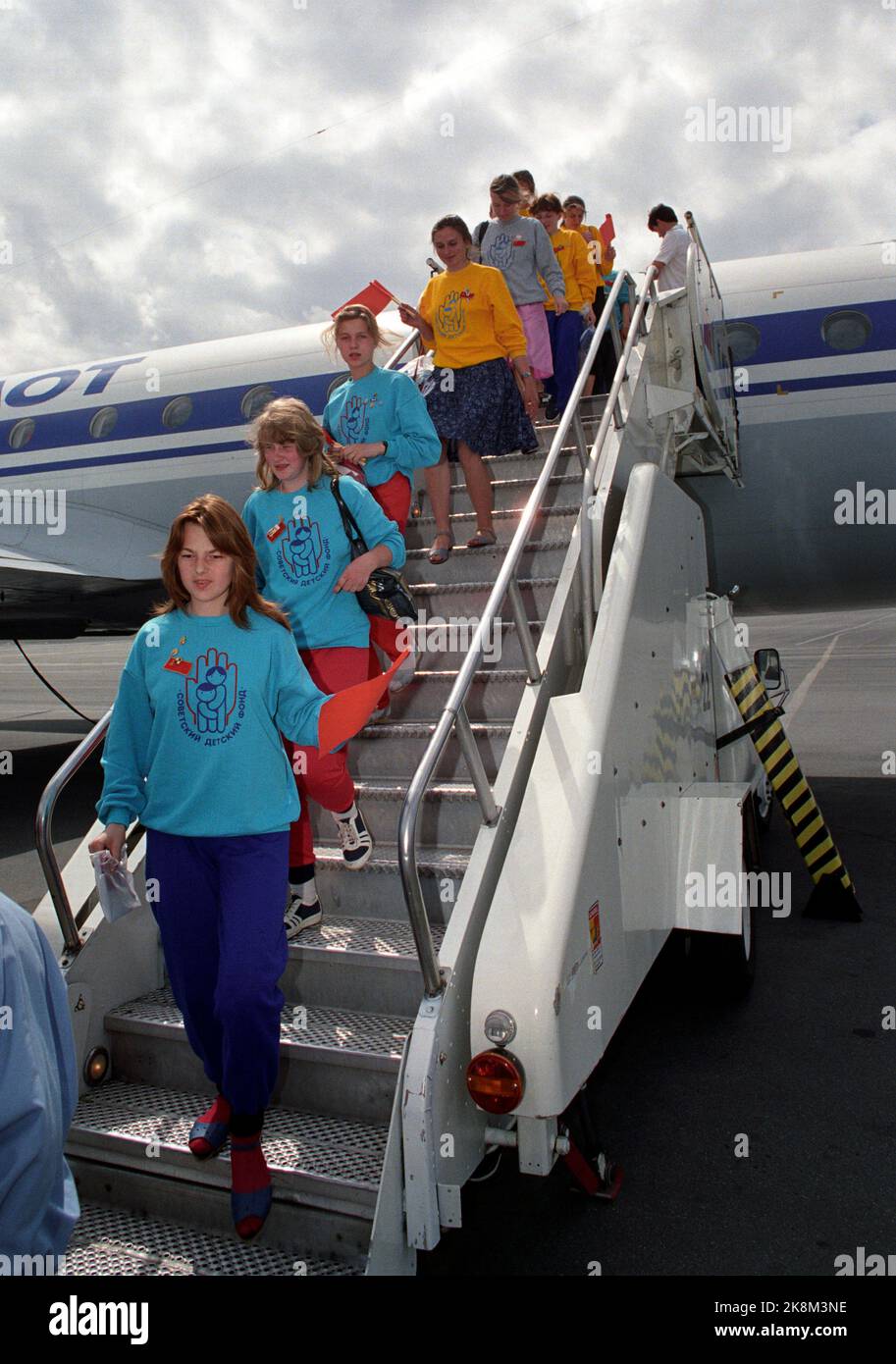Oslo June 17, 1991. Children from Chernobyl are in Oslo to breathe radioactive-free air. Here from Fornebu when they leave the Aeroflot aircraft. Photo: Morten Hvaal / NTB / NTB Stock Photo