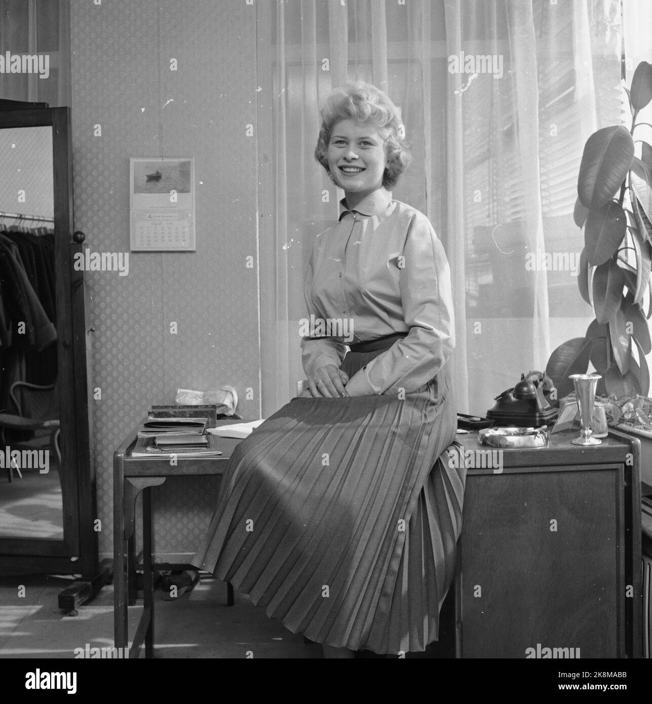 Under the skirt hi-res stock photography and images - Alamy