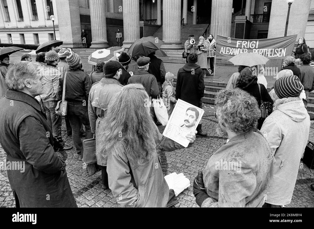 Oslo 1985-05: Berthelsen case. Demonstration in support of the Norwegian citizen and Kurder Alexander Bertelsen outside the University of May 1985. Berthelsen was indicted by the Turkish Court because he helped write a Norwegian school book on the Kurders situation in Turkey. He was sentenced to five years in prison and 20 months inner reference. After Norwegian pressure, Berthelsen was later expelled from Turkey and sat on the plane to Norway. Photo: Bjørn Sigurdsøn Stock Photo