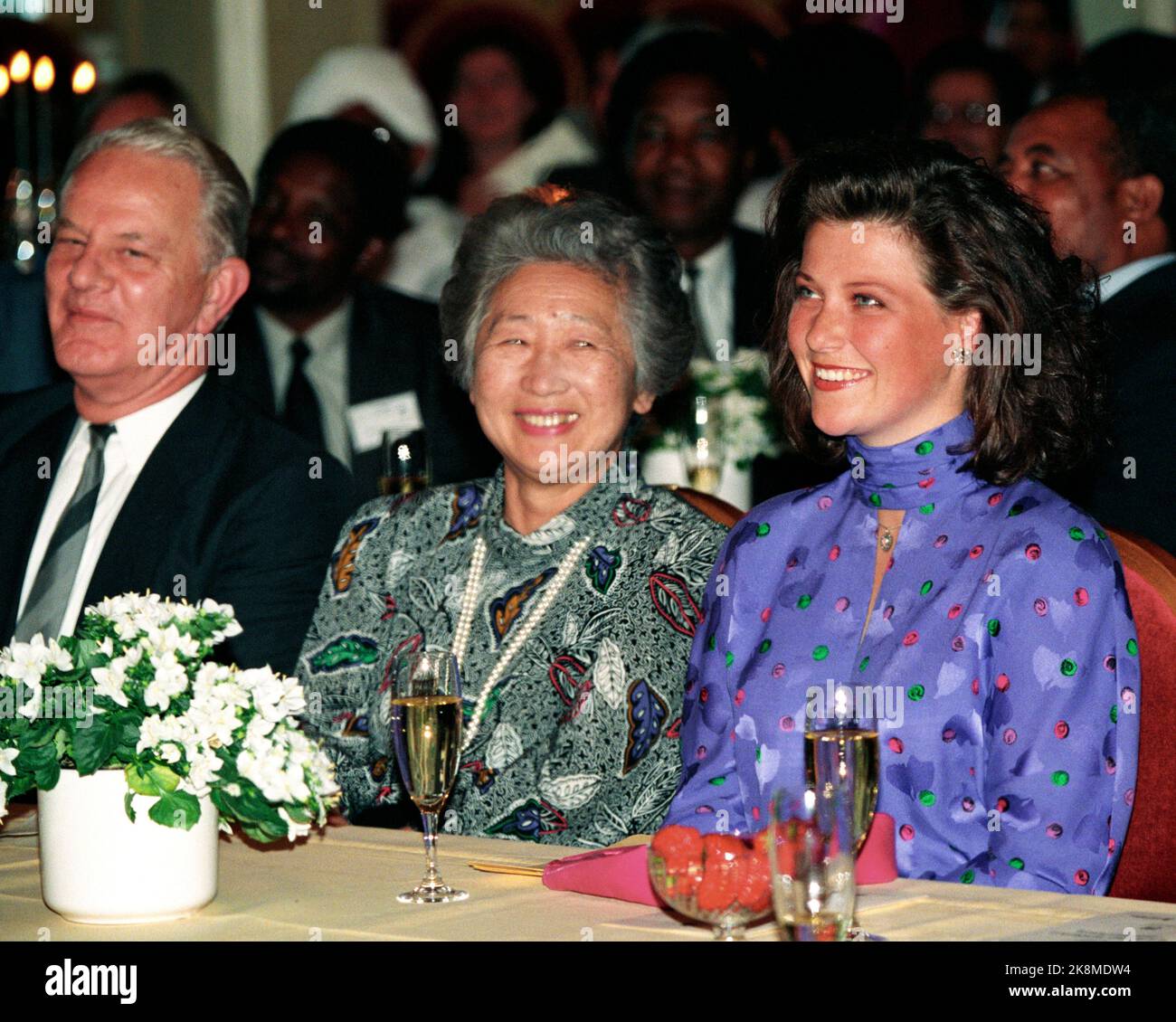 Oslo 19940606 Princess Märtha Louise (th) together with the UN High Commissioner for Refugees Sadako Ogata during a reception in the Old Lodge in Oslo. Märtha in blue dress with pattern. Photo: Terje Bendiksby / NTB / NTB Stock Photo