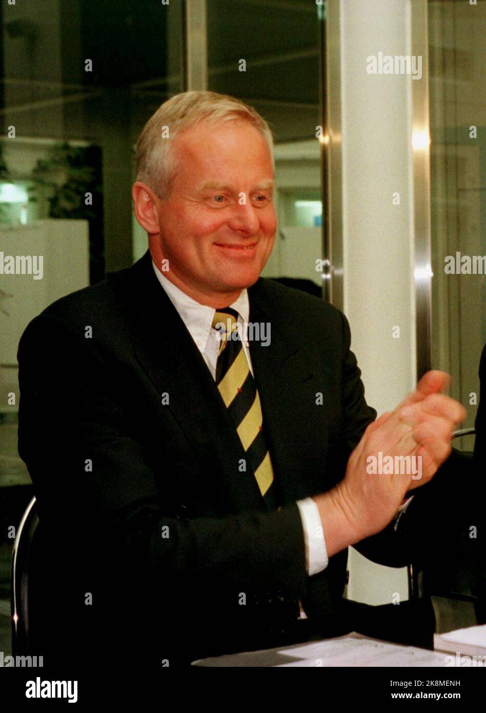 Oslo 19970626. Plans for a merger between the bank Kreditkassen and the insurance company Storebrand. A clearly satisfied CEO of Kreditkassen, Tom Ruud, after there was an overwhelming majority for the merger proposal at the Credit Box's general meeting. Photo: Berit Roald / NTB Stock Photo