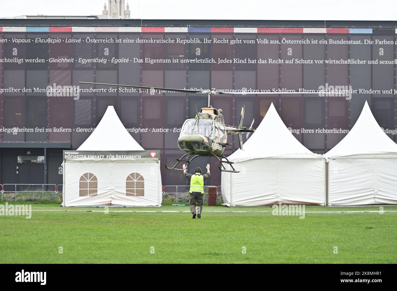 Vienna, Austria. 24th Oct, 2022. Preparations for the Austrian federal army (Bundesheer)  performance show at Heroes Square in Vienna. Credit: Franz Perc/Alamy Live News Stock Photo