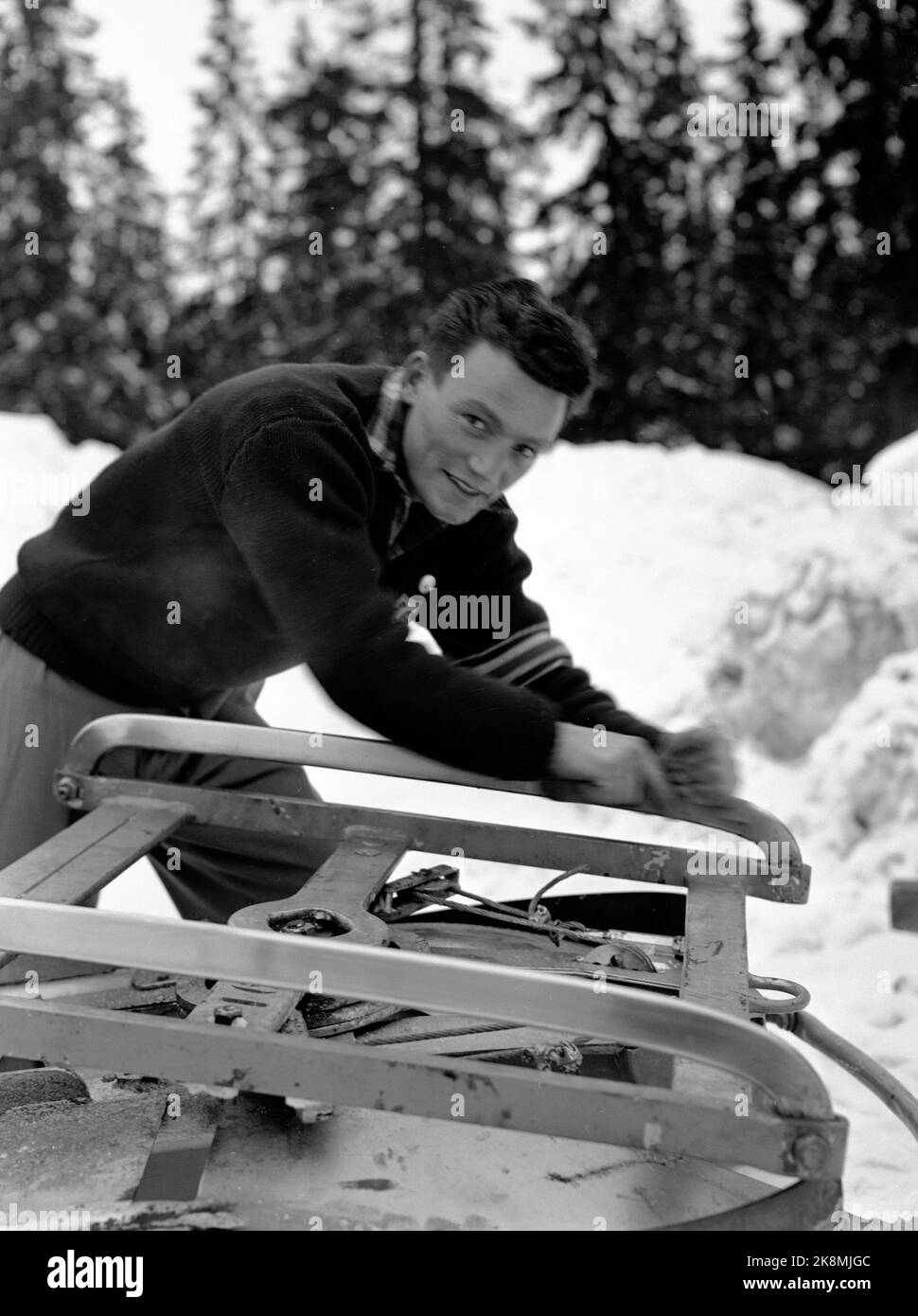 Oslo, Frognerseteren January 1951. The Bobsleigh course, which will be built for the Olympic Winter Games next winter, is ready for test driving. Here is one of the participants in the trial race in the process of preparing the doughs on their Bob. Photo: Skotaam and Kjus / Current / NTB Stock Photo