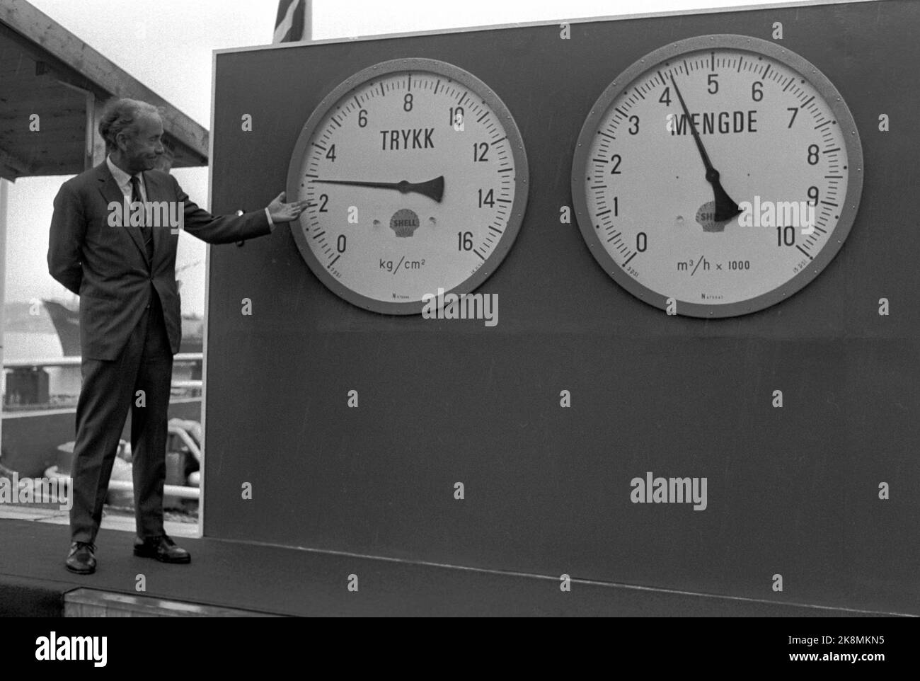 Oil refiner Black and White Stock Photos & Images Alamy