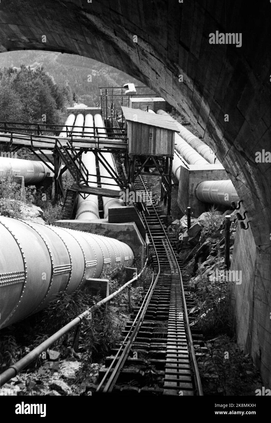 Nore, Numedal 1946. The power development, the power station of Nore II is completed. The pressure pipes from the top of the mountain down to Nore's power station, a fall height of 360 m. Between the pipes the rails go to the trolley. Photo: Th. Skotaam, current / NTB Stock Photo